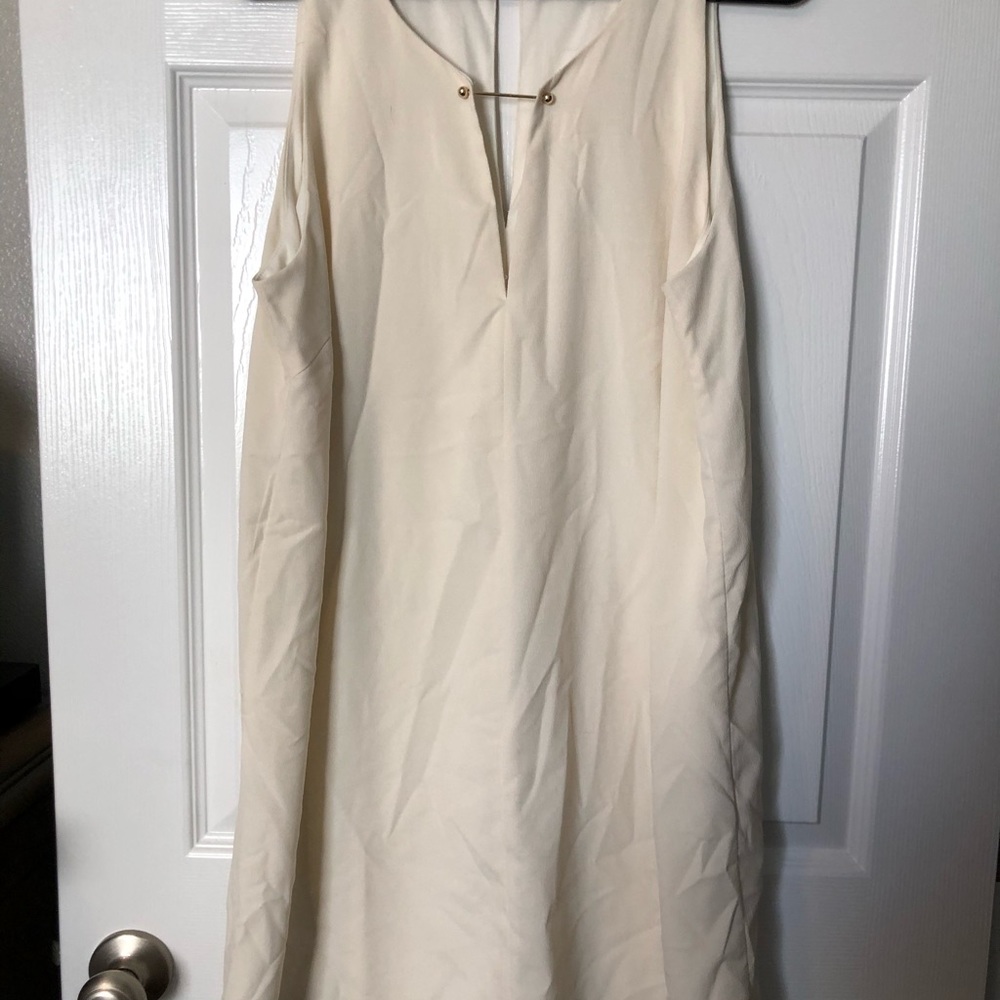 White Lily’s dress